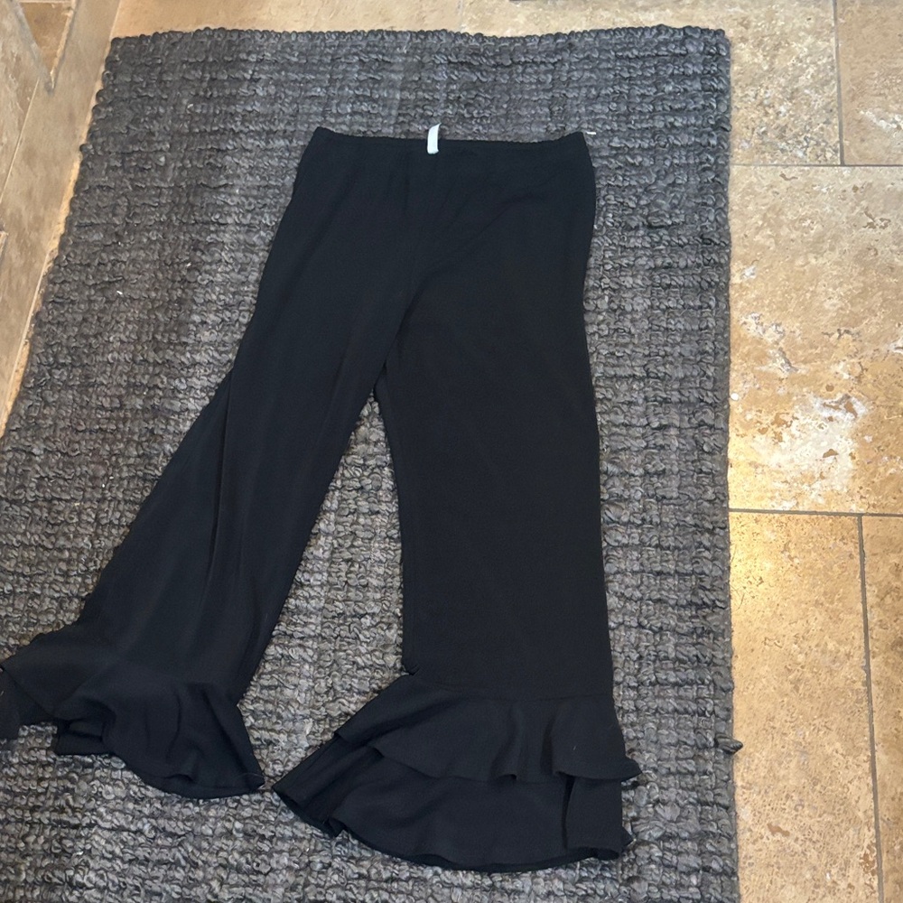 Elegant Black Ruffle Women's Capris